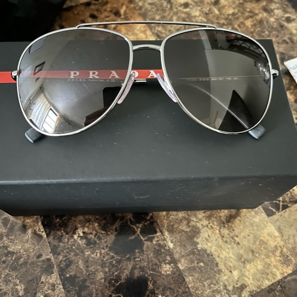 Prada sunglasses brand new never worn in original box - Picture 3 of 3